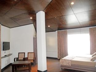 The Corner Hotel Nainital Exterior photo