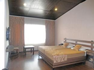 The Corner Hotel Nainital Exterior photo