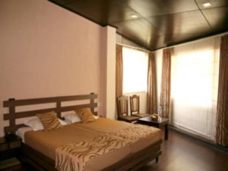 The Corner Hotel Nainital Exterior photo